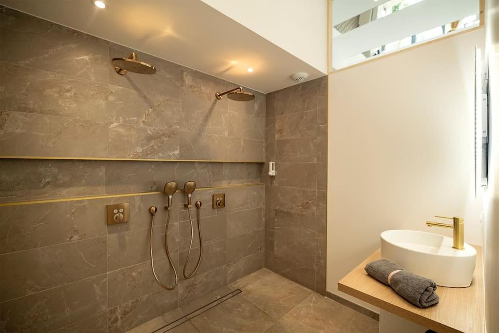 Loft De Luxe Le Chic, Grand Jacuzzi, Vue Port De Plaisance Apartment แซ็ง-วาเลรี-อ็อง-คู ภายนอก รูปภาพ