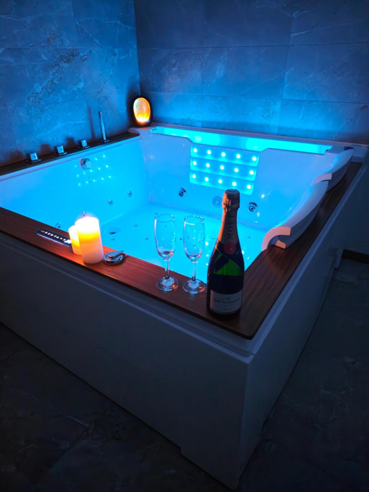 Loft De Luxe Le Chic, Grand Jacuzzi, Vue Port De Plaisance Apartment แซ็ง-วาเลรี-อ็อง-คู ภายนอก รูปภาพ