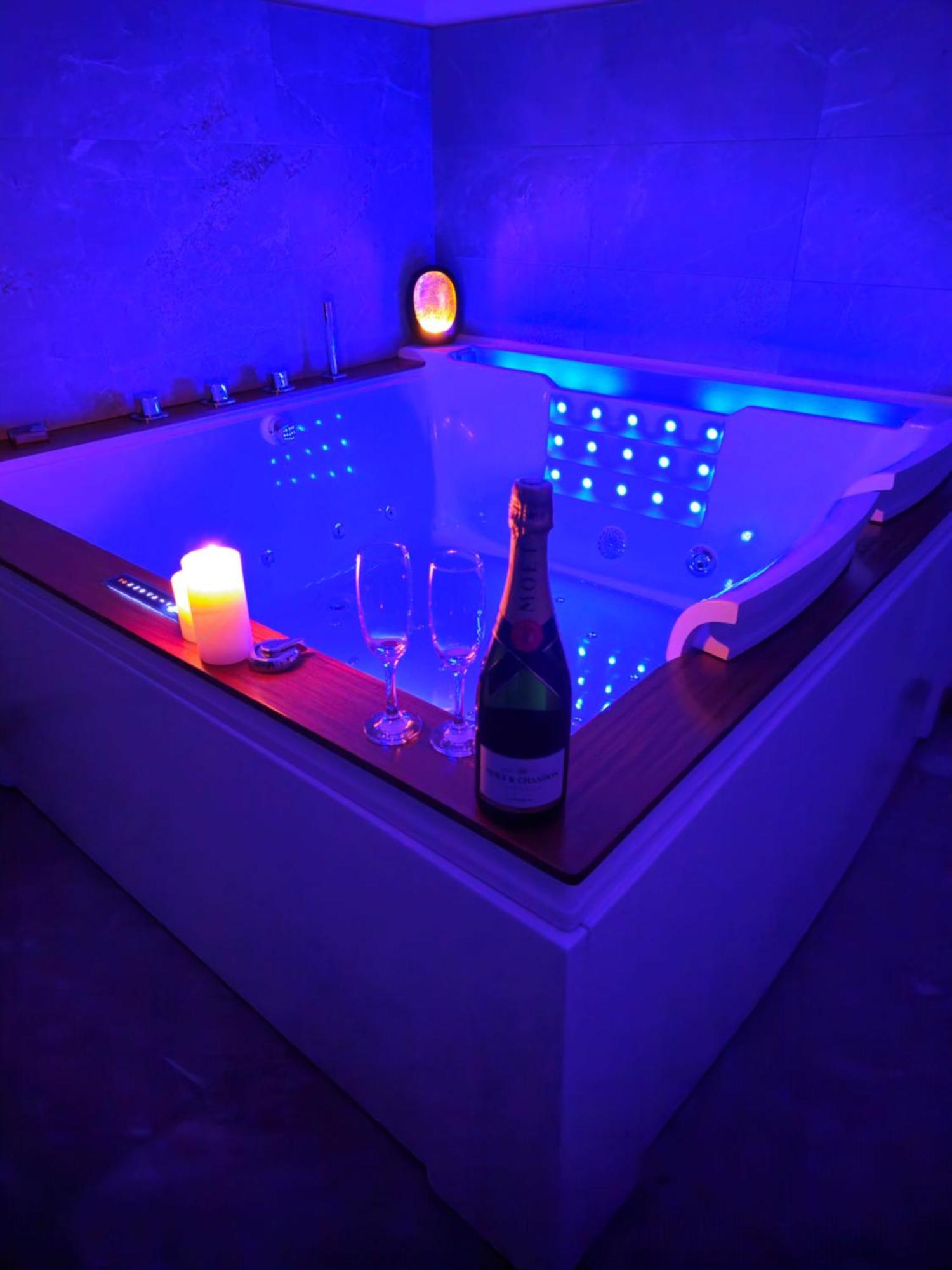 Loft De Luxe Le Chic, Grand Jacuzzi, Vue Port De Plaisance Apartment แซ็ง-วาเลรี-อ็อง-คู ภายนอก รูปภาพ